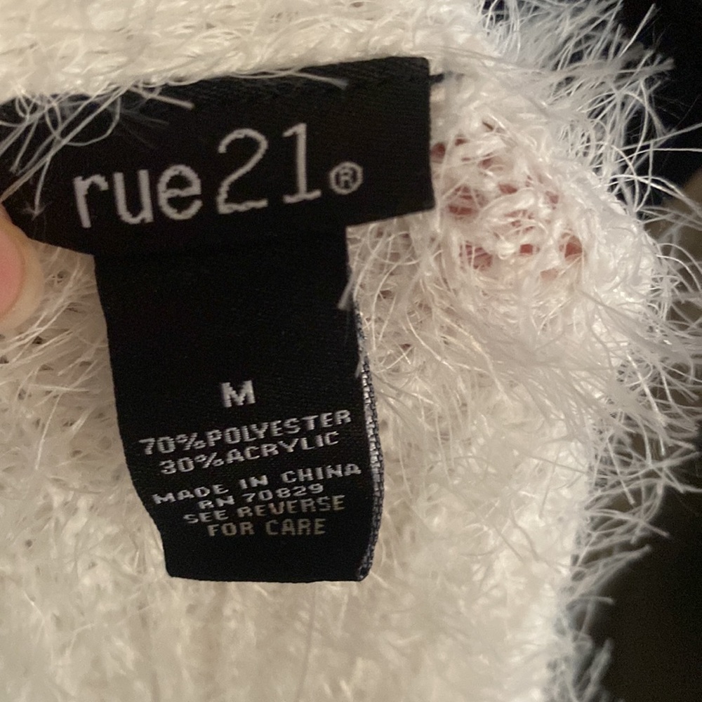 Furry sweater✨ - Picture 5 of 6